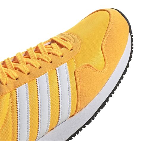 adidas schoenen geel wit|Witte sneakers .